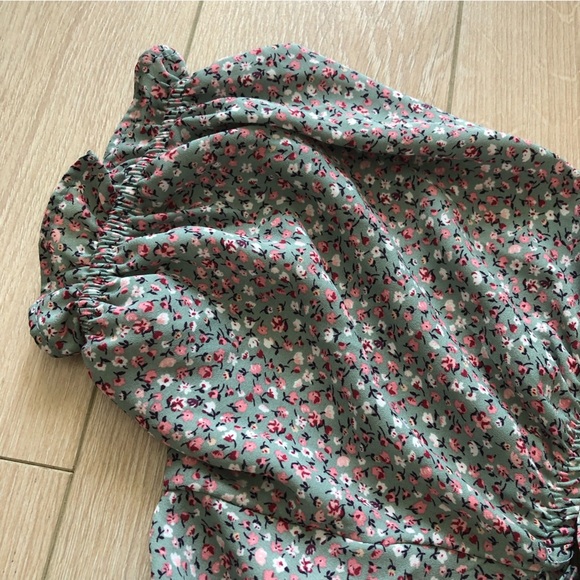 Sienna Sky Off the Shoulder Floral Cut Out Back Top in Grey Size S - Picture 5 of 9